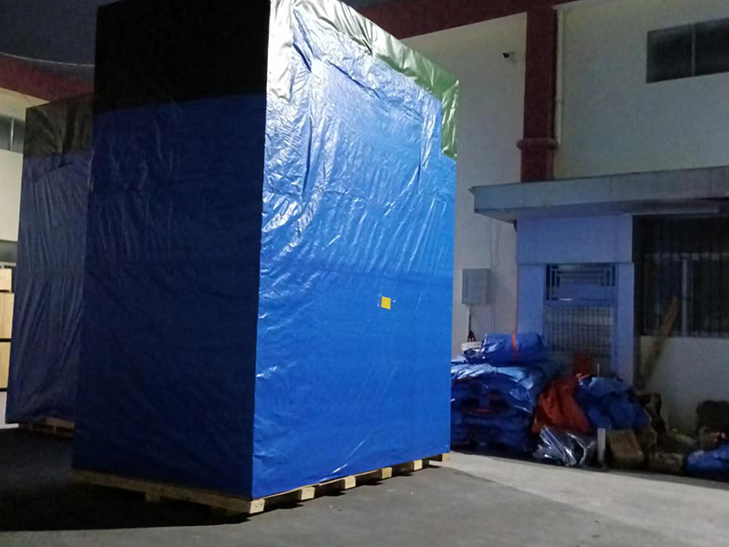 深(shen)圳新能源(yuan)防雨真空(kong)木箱