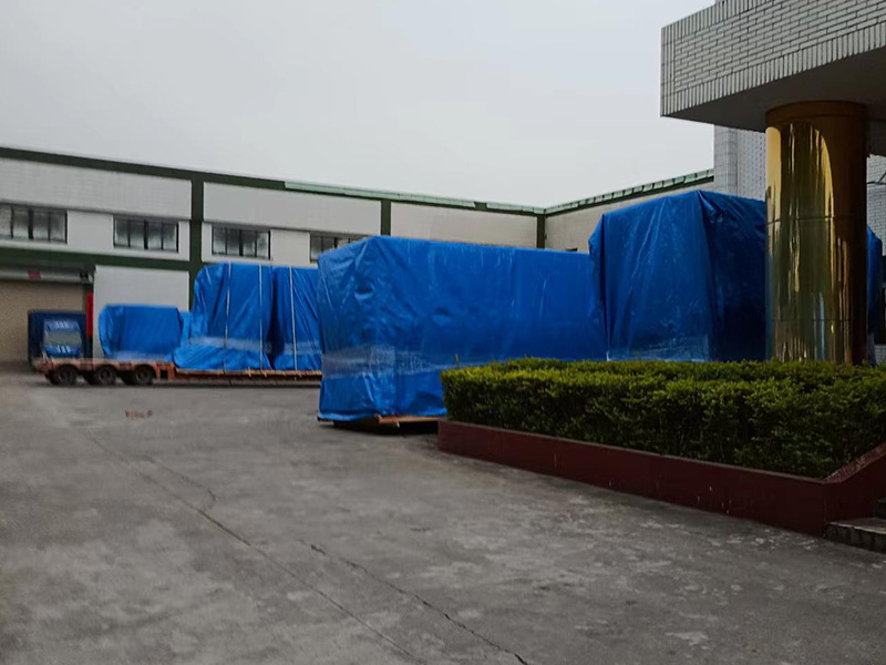 東莞某(mou)公司重(zhong)型設備(bei)防雨真(zhen)空木箱(xiang)