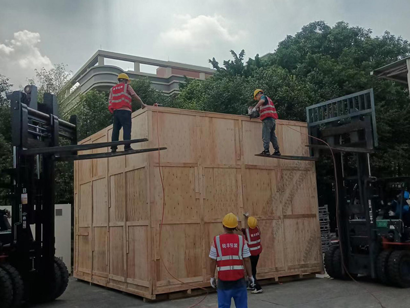 搬遷超(chao)高超寬(kuan)木箱