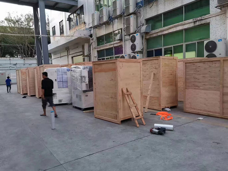 深(shen)圳福永出(chu)口設備打(da)包現場