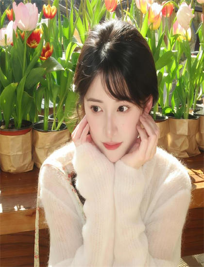 文化研究：《忧郁小女孩》如何展现的哲学思考与人生智慧 探索艺术与文化的互动关系